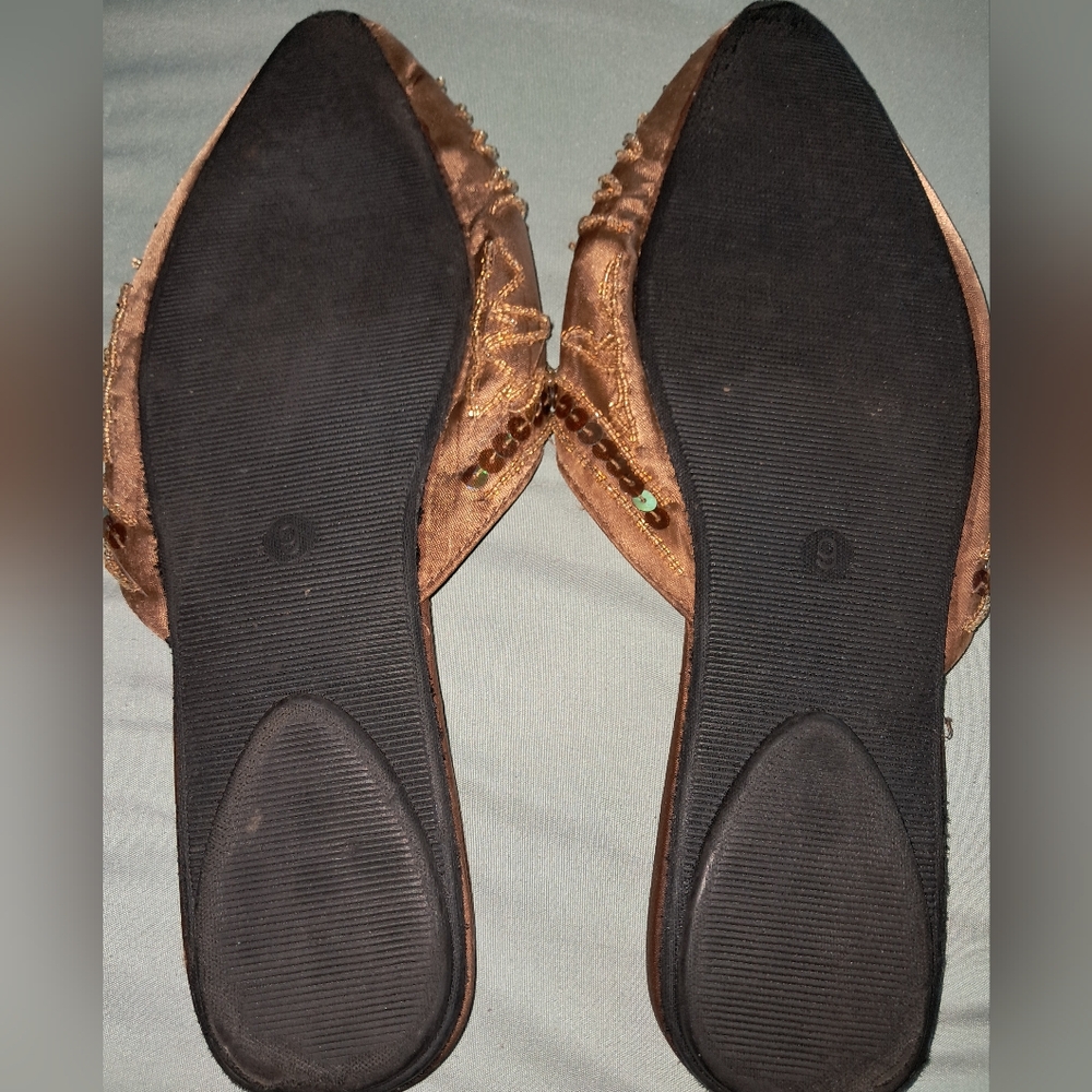 A Beautiful Pair of Sequenced Goldish, Khaki Slippers. - Picture 4 of 4